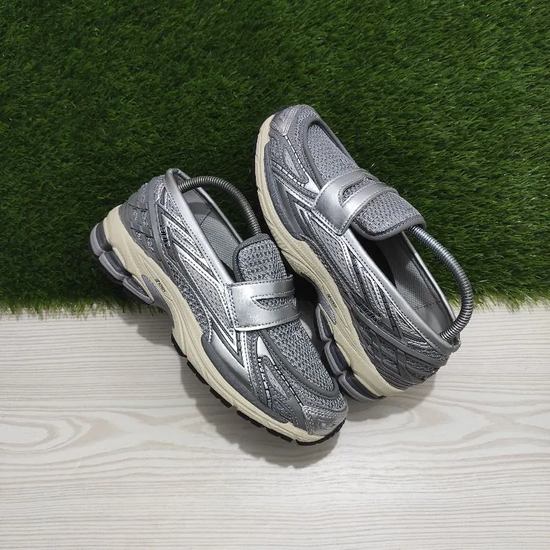 New Balance Casual Sneakers Pria gray cream photo 1