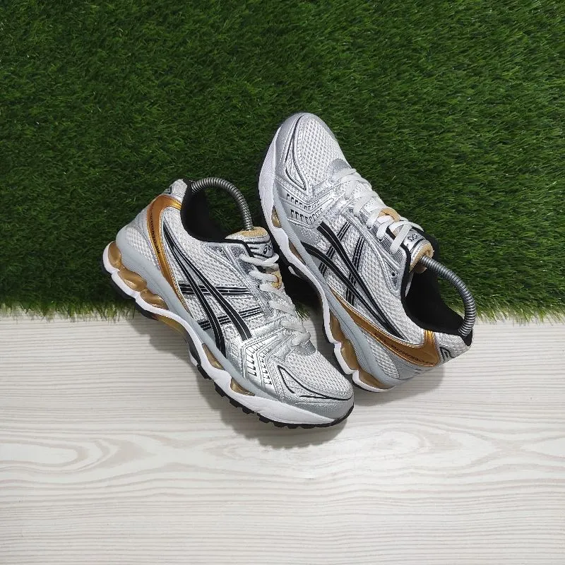 Asics Casual Sneakers Pria white photo 1