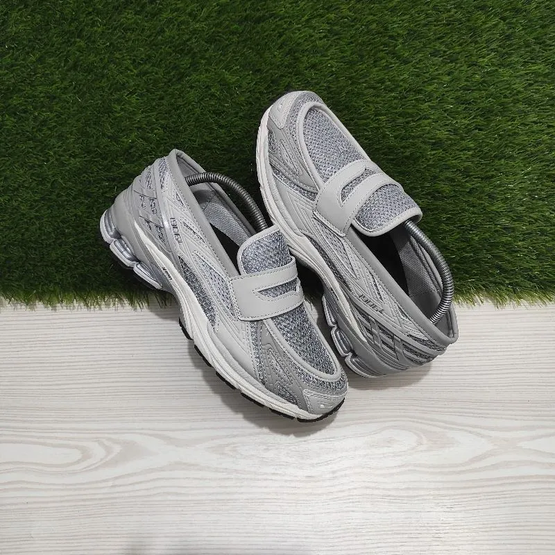 New Balance Casual Sneakers Pria gray photo 1