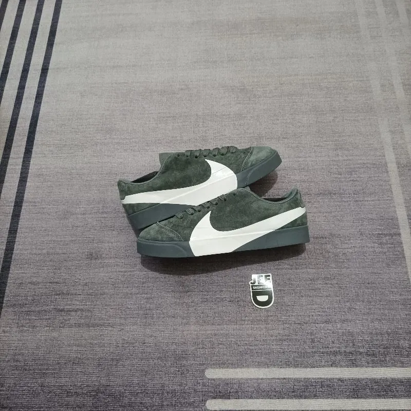 Nike Casual Sneakers Wanita white gray photo 1