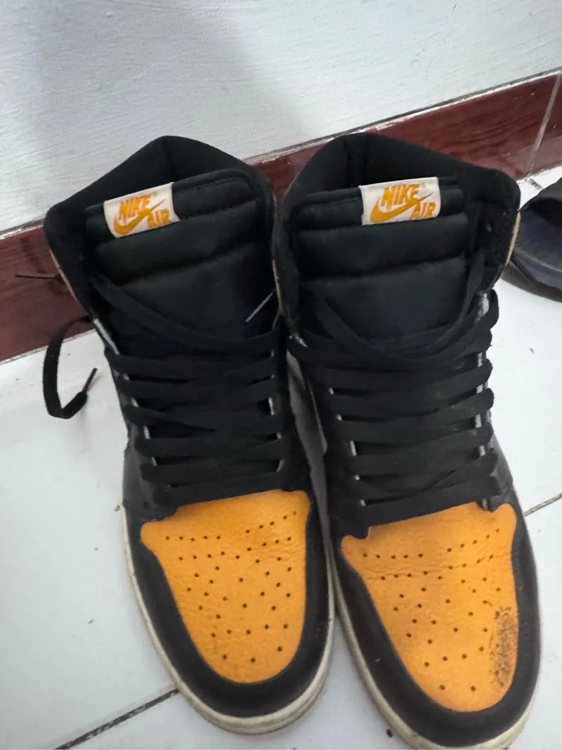 Nike Air Jordan Casual Sneakers Pria black yellow photo 1