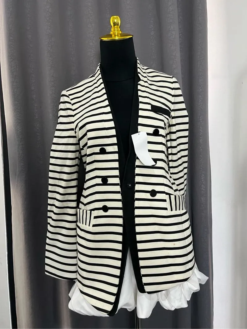 Minimalist Blazer Wanita white black photo 1