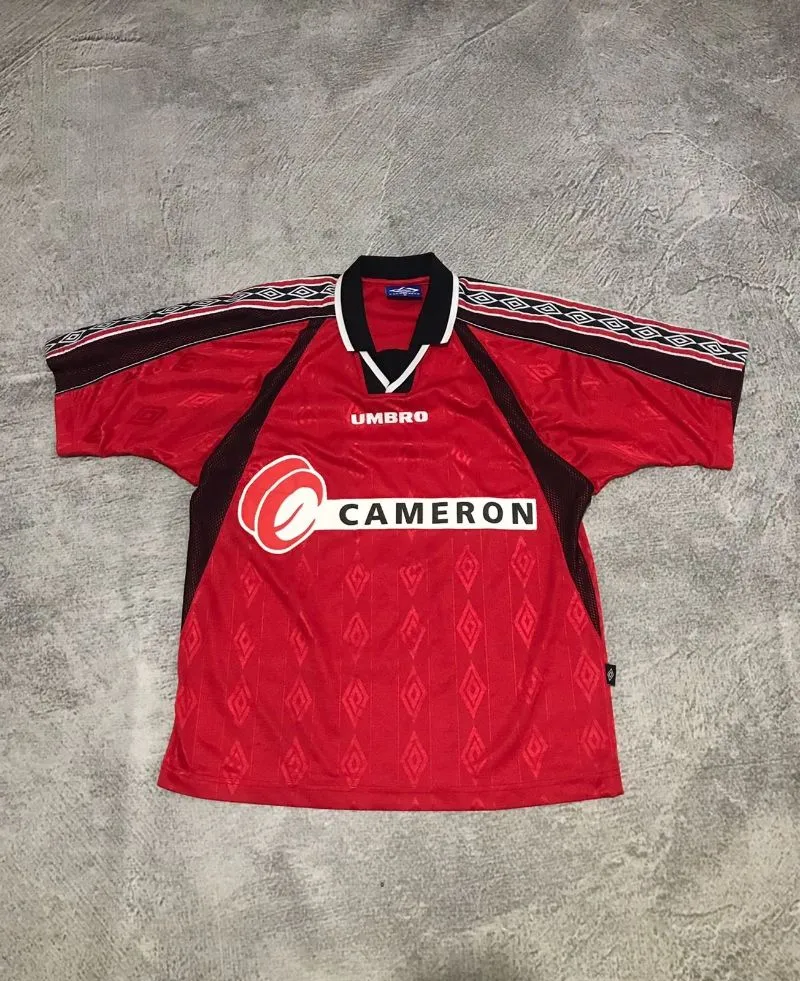 Umbro Skater Casual Jersey Pria red photo 1