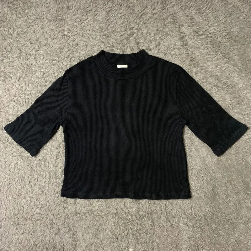 Uniqlo Minimalist Casual Shirt Wanita black photo 1