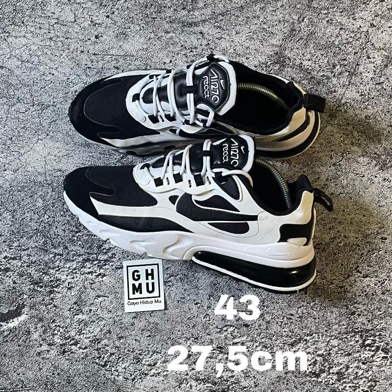 Nike Futurist Casual Sneakers Pria white black photo 1