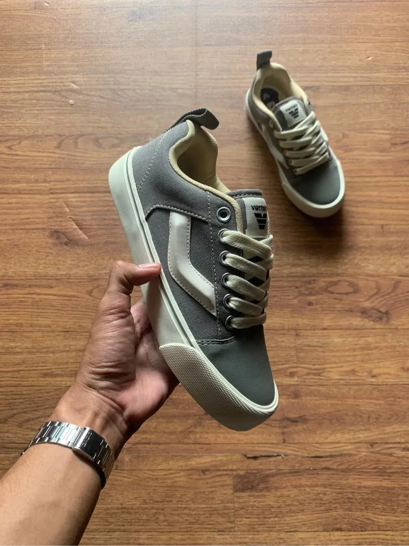 Streetwear Casual Sneakers Pria gray photo 1