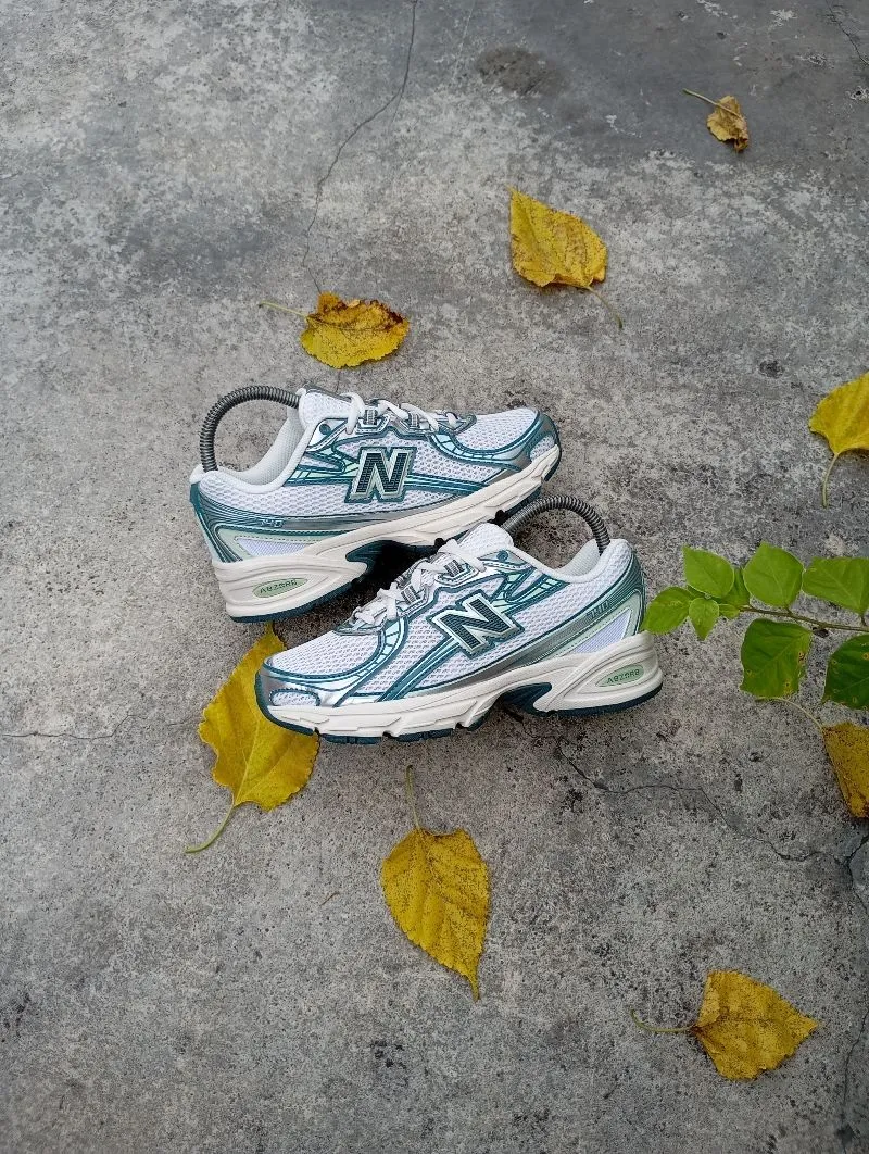 New Balance Casual Sneakers Wanita white green photo 1