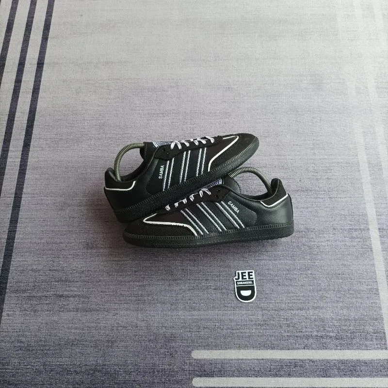 Adidas Casual Sneakers Pria white black photo 1