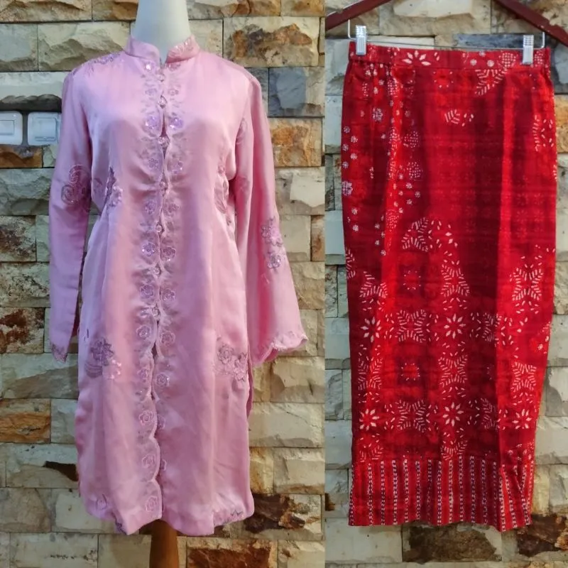 Pakaian adat Wanita pink photo 1