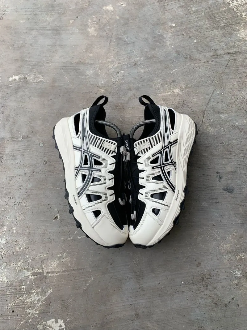Asics Streetwear Casual Sneakers Pria white black photo 1