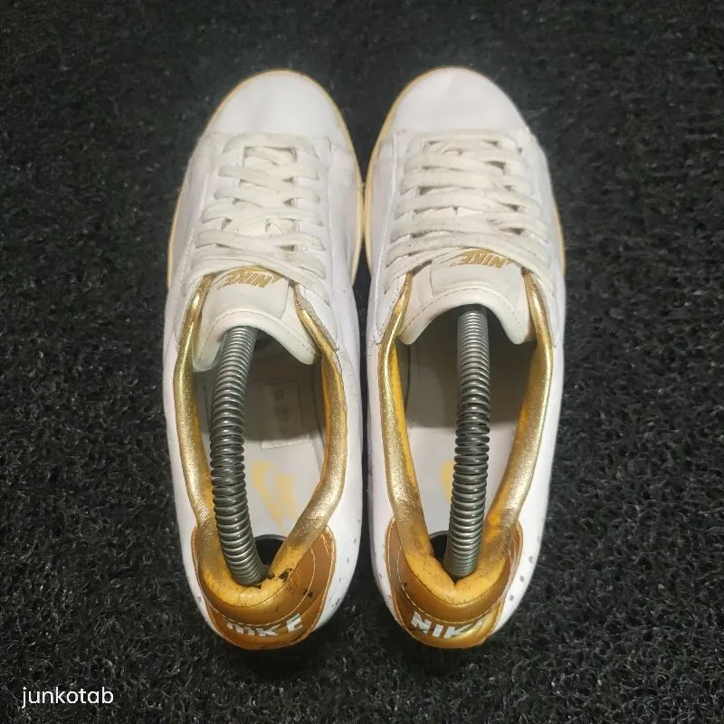 Nike Casual Sneakers Wanita gold white photo 1