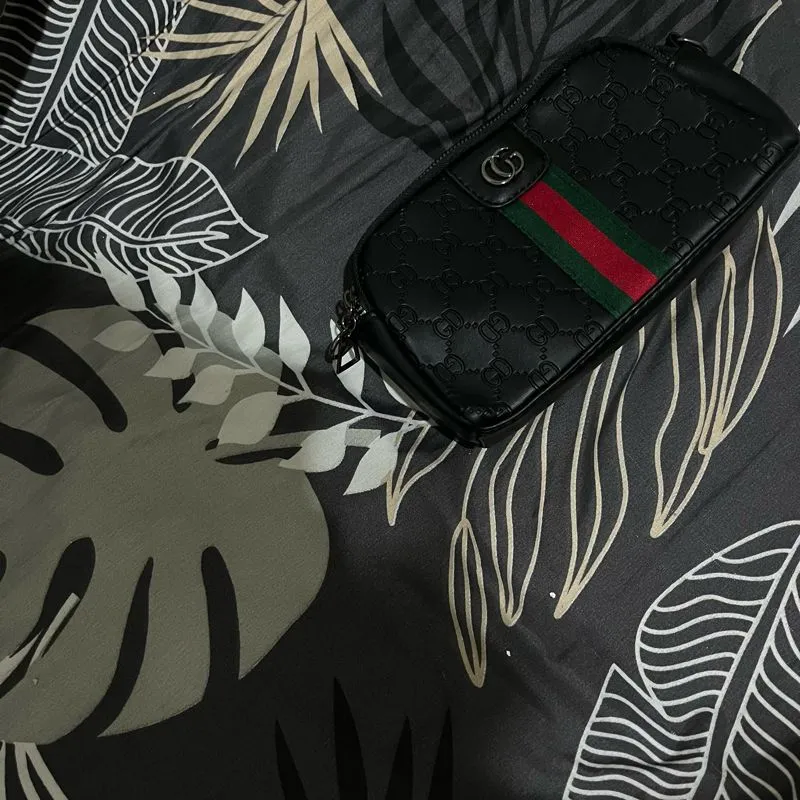 Gucci Minimalist Casual Crossbody Bag Wanita red black photo 1