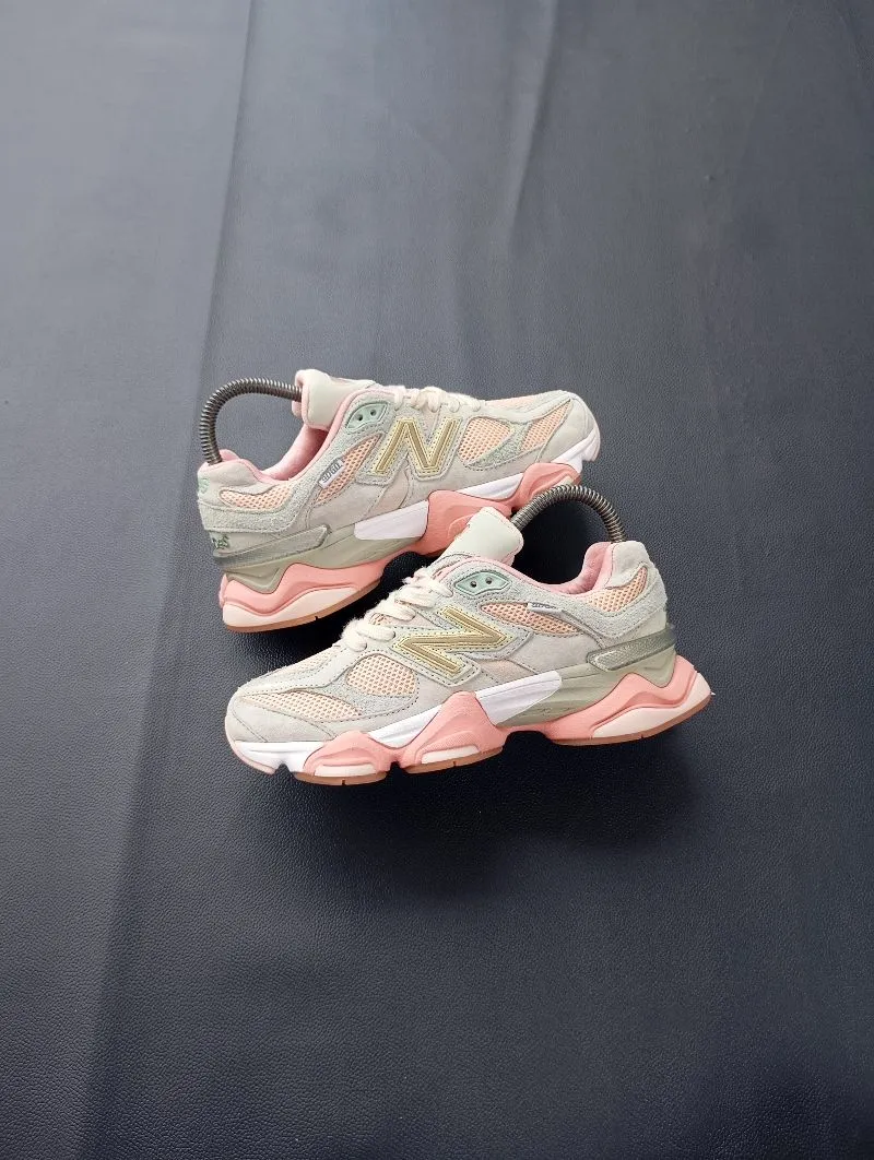 New Balance Casual Sneakers Wanita pink gray photo 1
