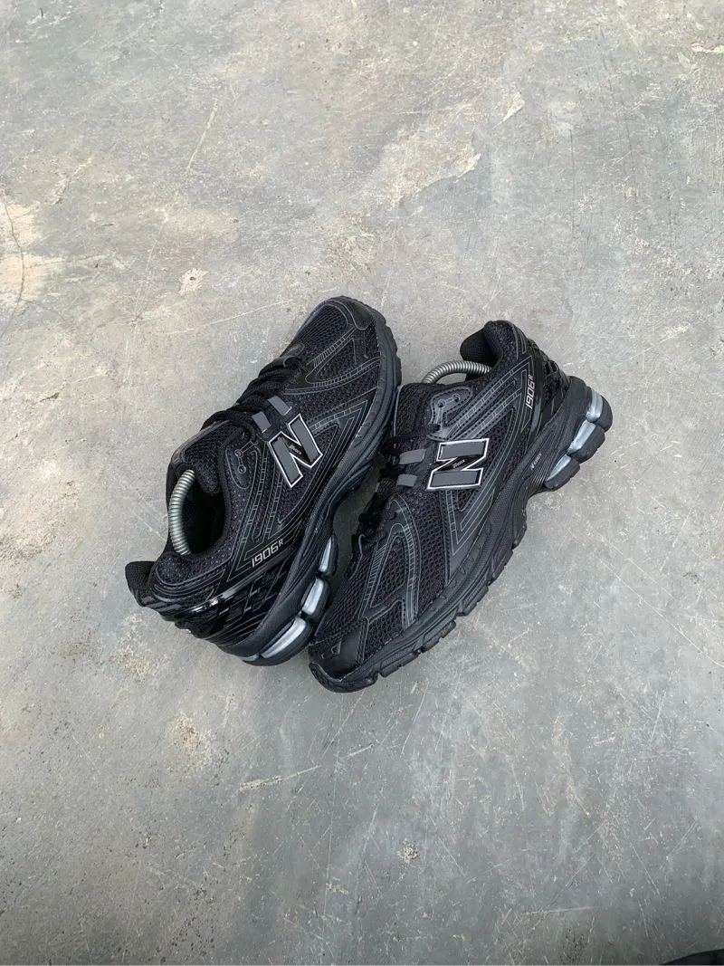 New Balance Streetwear Casual Sneakers Pria black photo 1