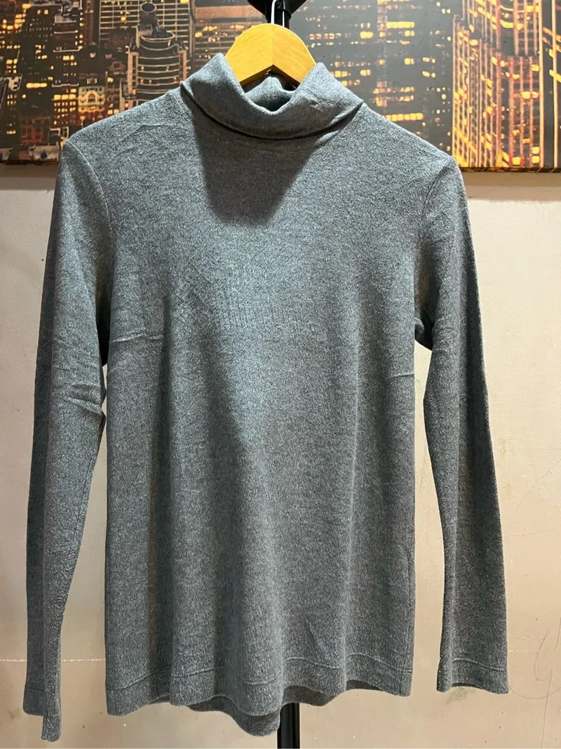 Uniqlo Casual T-shirt Wanita gray photo 1