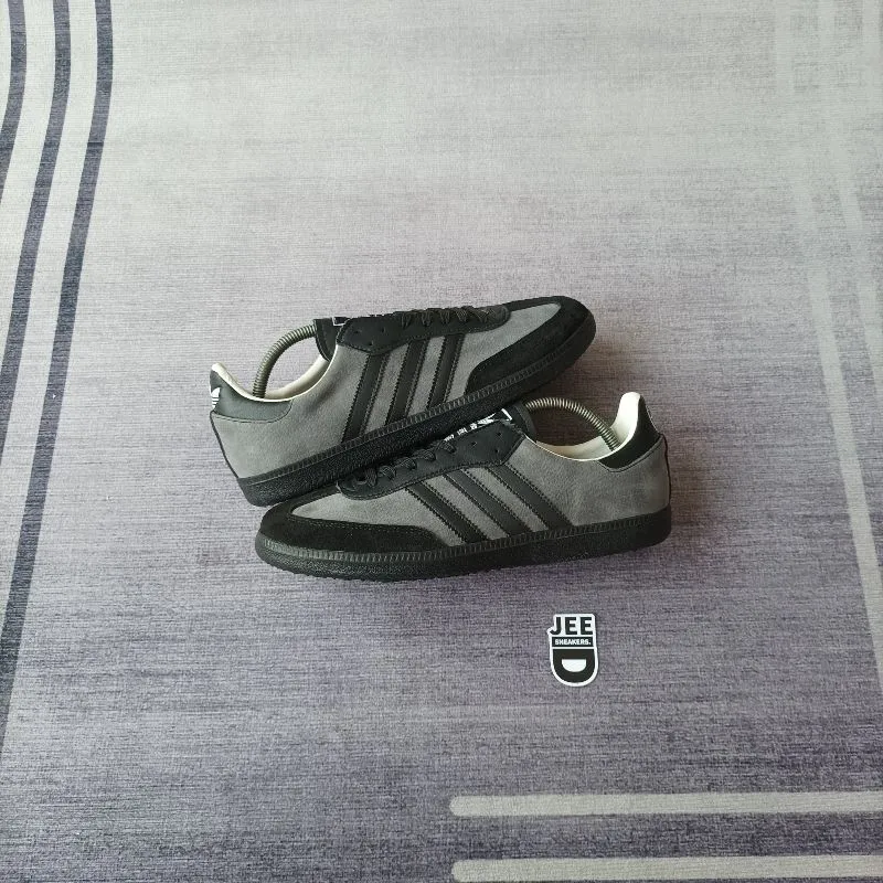 Adidas Casual Sneakers Pria black gray photo 1