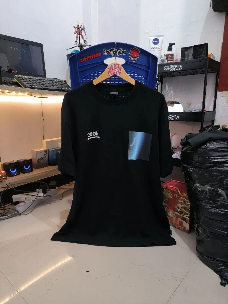 Uniqlo Casual T-shirt Pria black photo 1