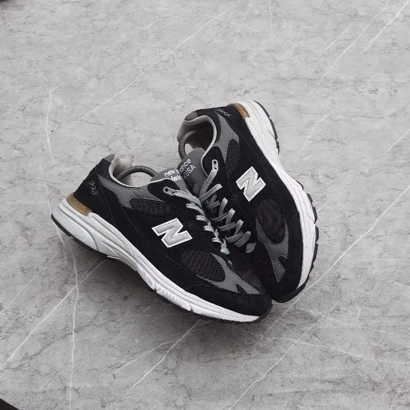 New Balance Vintage Casual Sneakers Pria white black photo 1