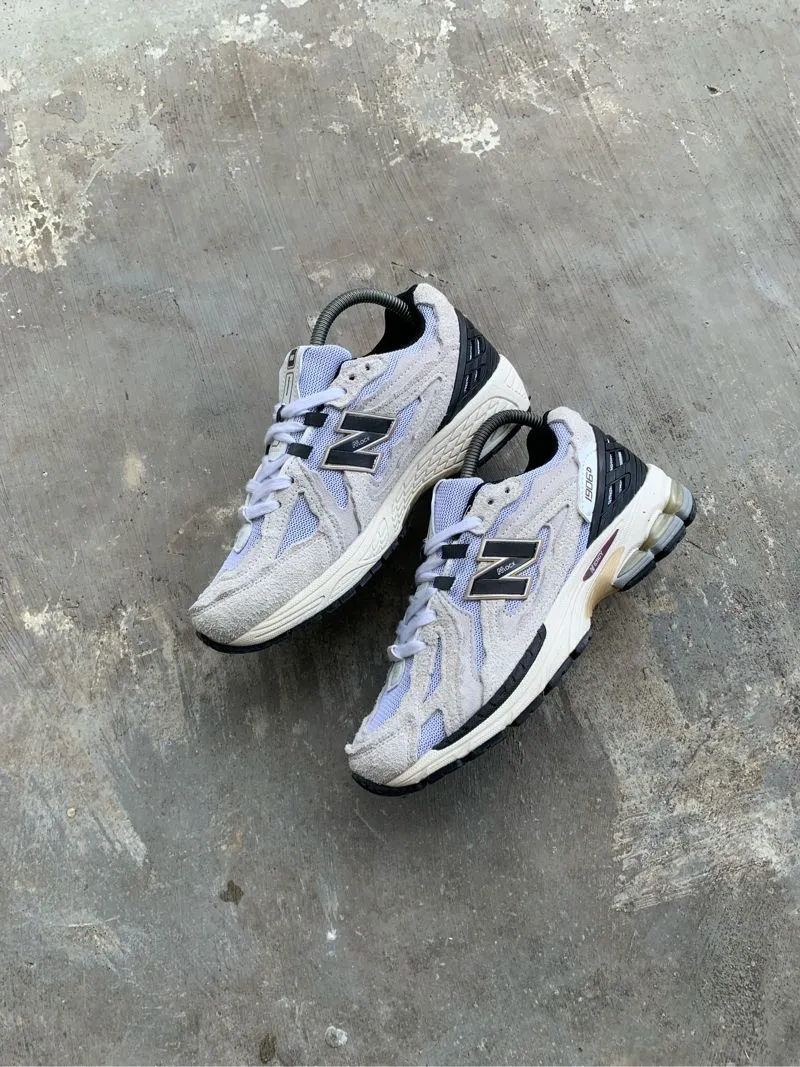 New Balance Streetwear Casual Sneakers Pria white cream photo 1