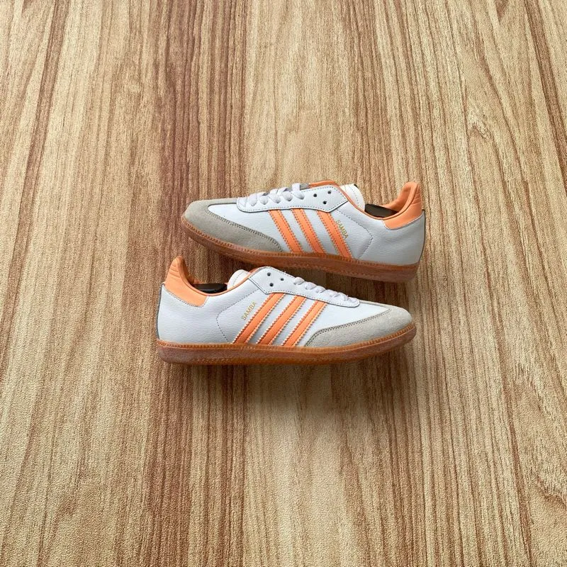 Adidas Casual Sneakers Wanita white orange photo 1