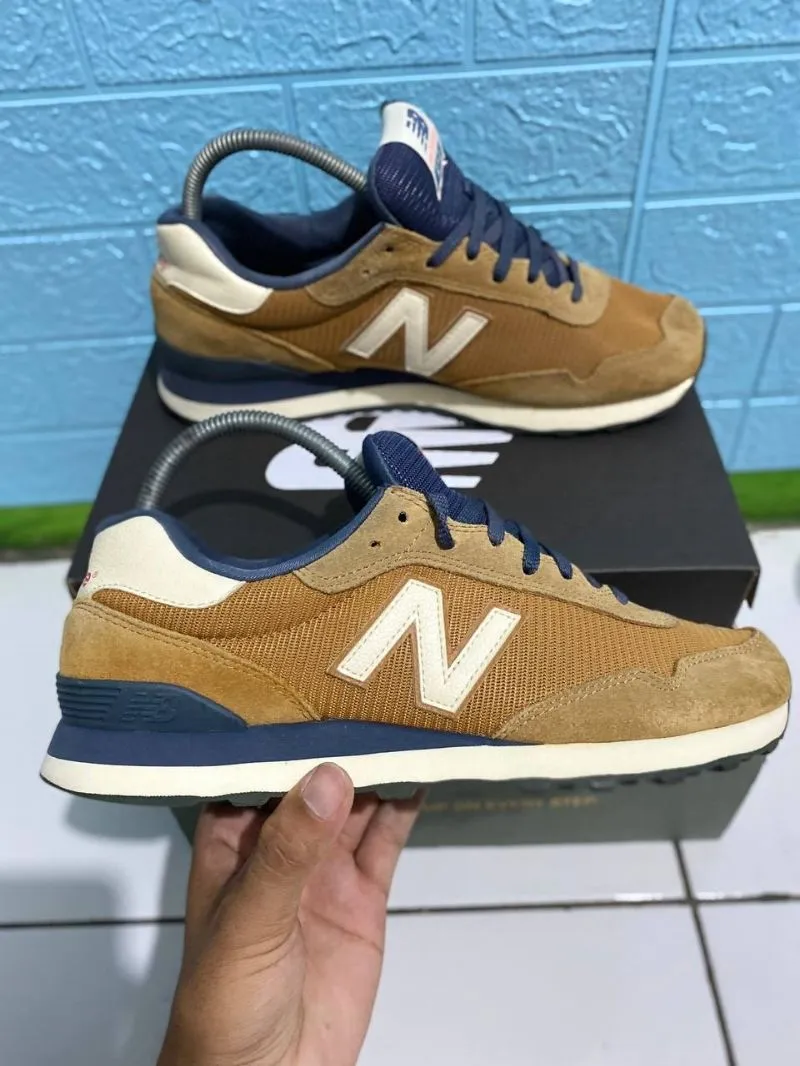New Balance Vintage Casual Sneakers Pria brown photo 1