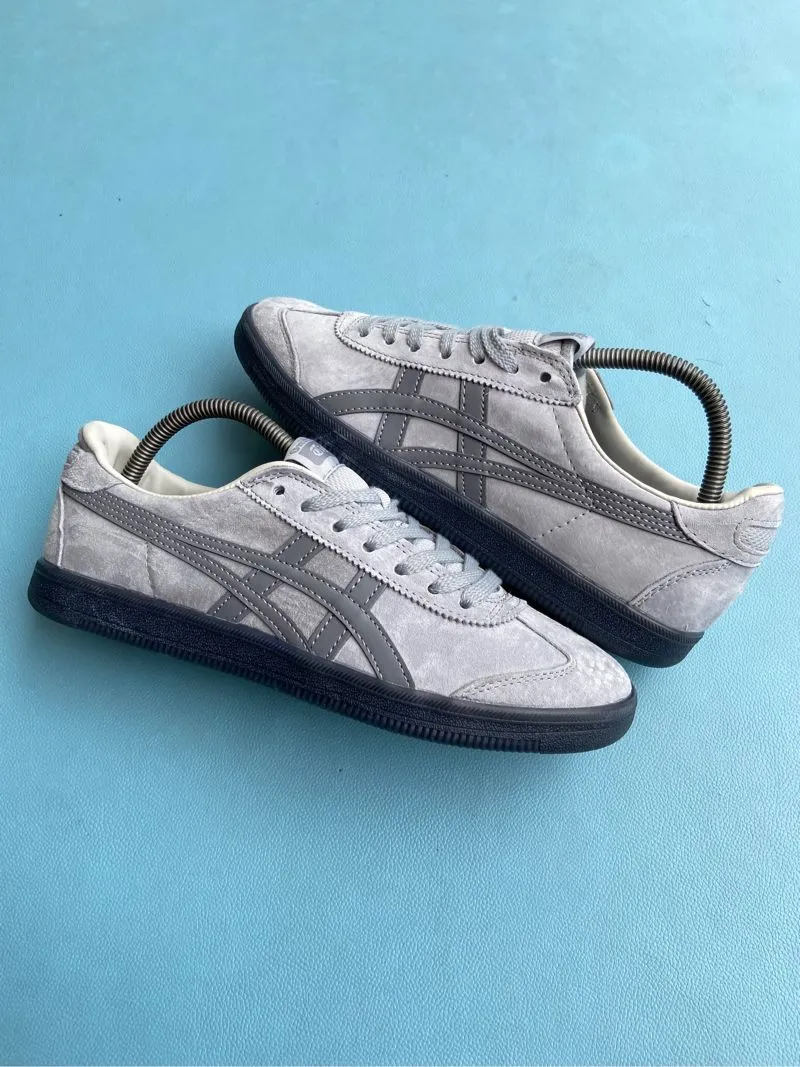 Onitsuka Tiger Casual Sneakers Pria gray photo 1