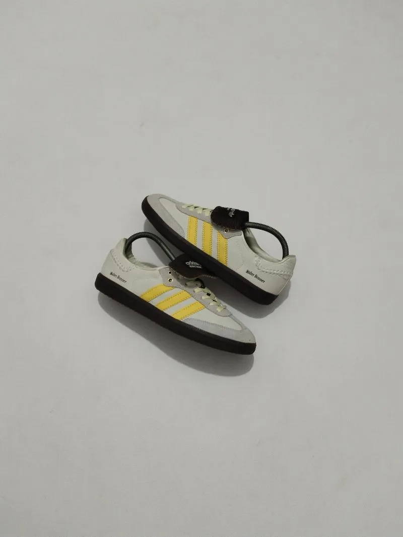 Adidas Casual Sneakers Wanita cream yellow photo 1