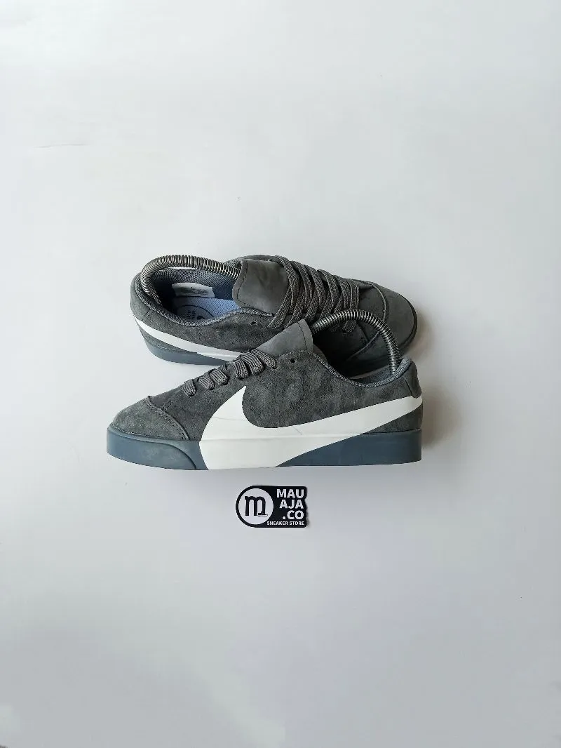 Nike Streetwear Casual Sneakers Wanita gray photo 1