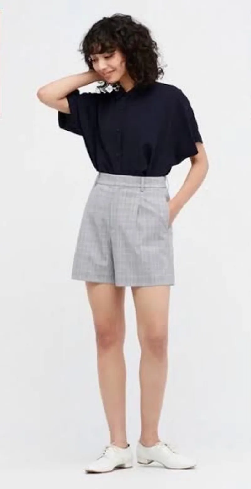 Uniqlo Minimalist Casual Short Wanita gray photo 1
