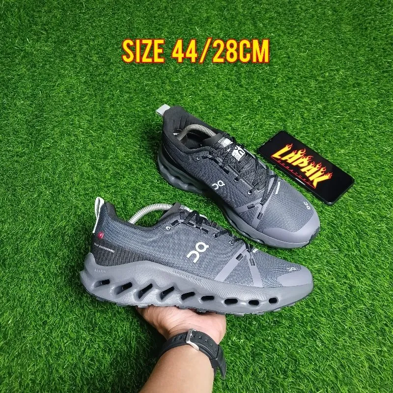 On Running Sportswear Sneakers Pria black gray photo 1
