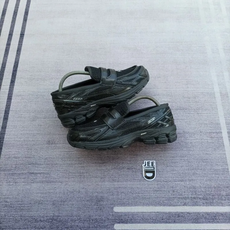 New Balance Casual Sneakers Pria black photo 1