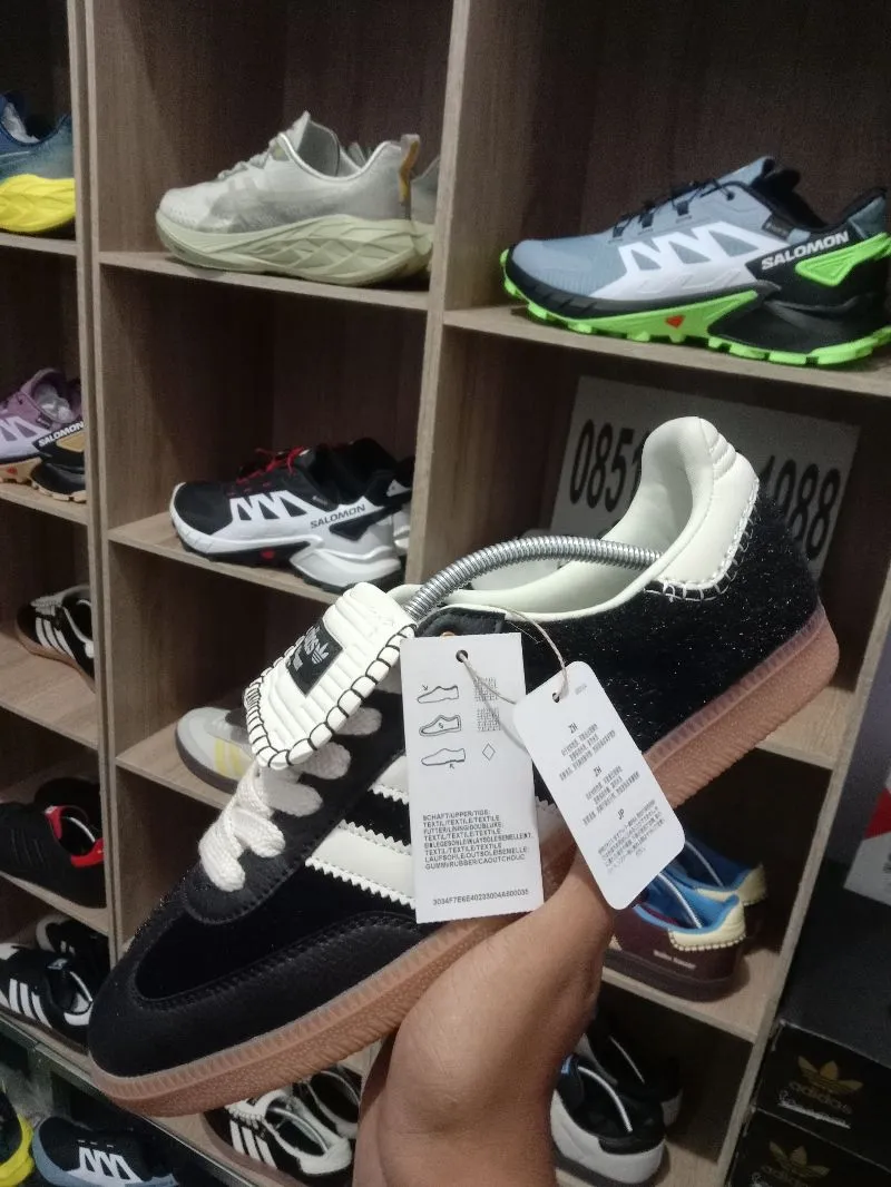 Adidas Casual Casual shoe Pria white black photo 1
