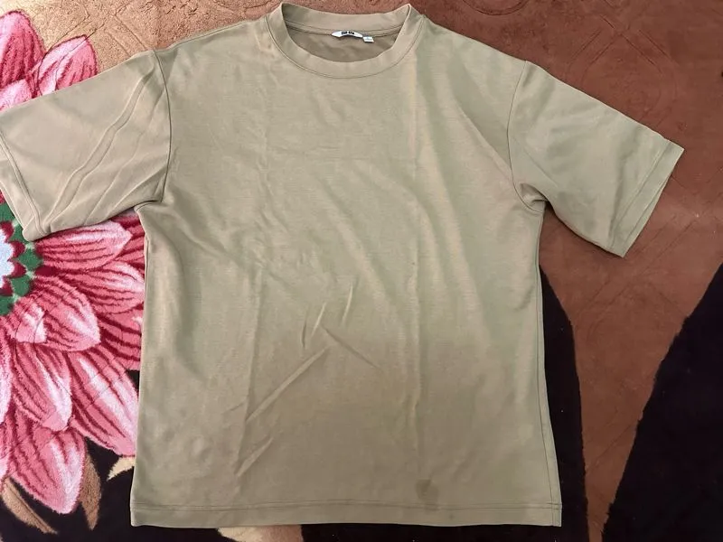 Uniqlo Casual T-shirt Pria tan photo 1