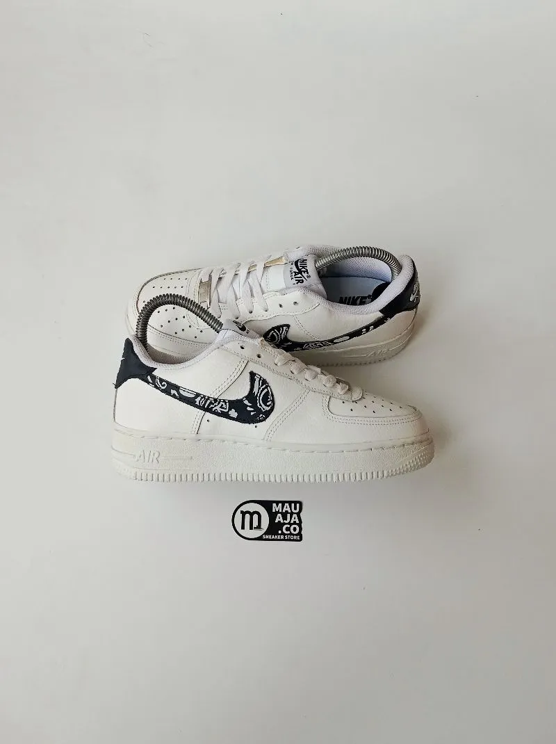 Nike Streetwear Casual Sneakers Wanita white photo 1