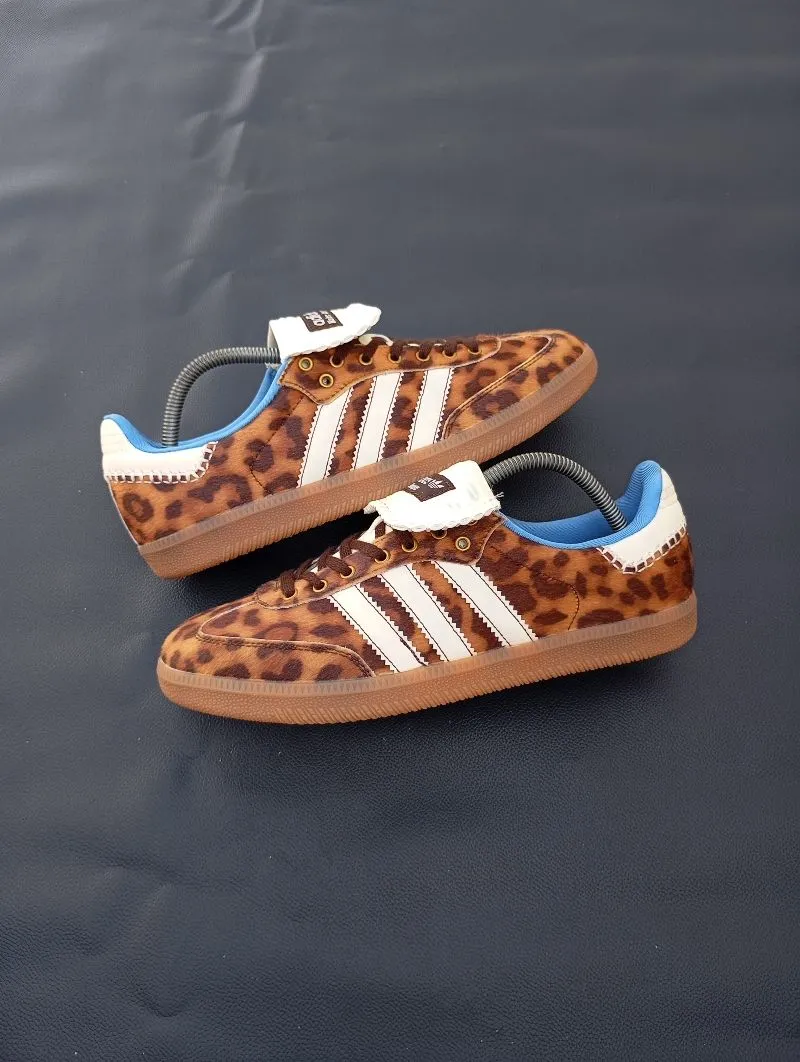 Adidas Casual Sneakers Pria brown orange photo 1