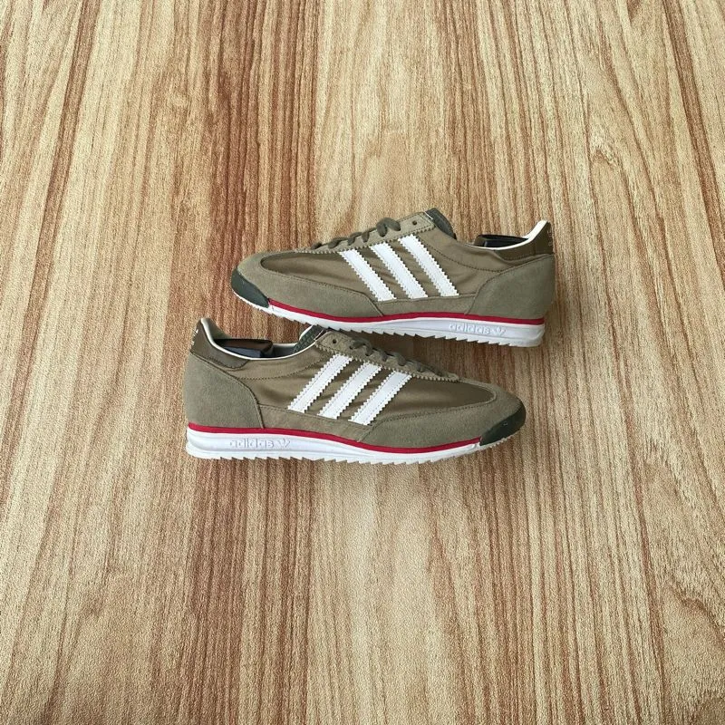Adidas Casual Sneakers Pria brown photo 1