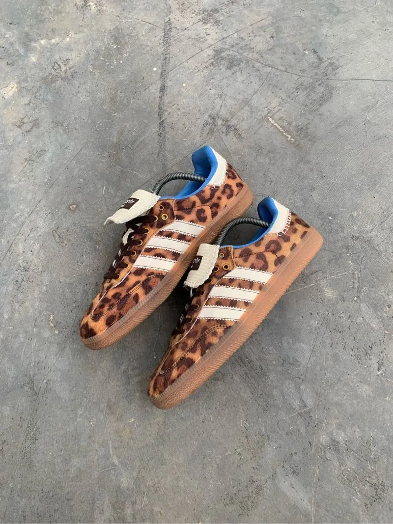 Adidas Streetwear Casual Sneakers Pria white brown photo 1