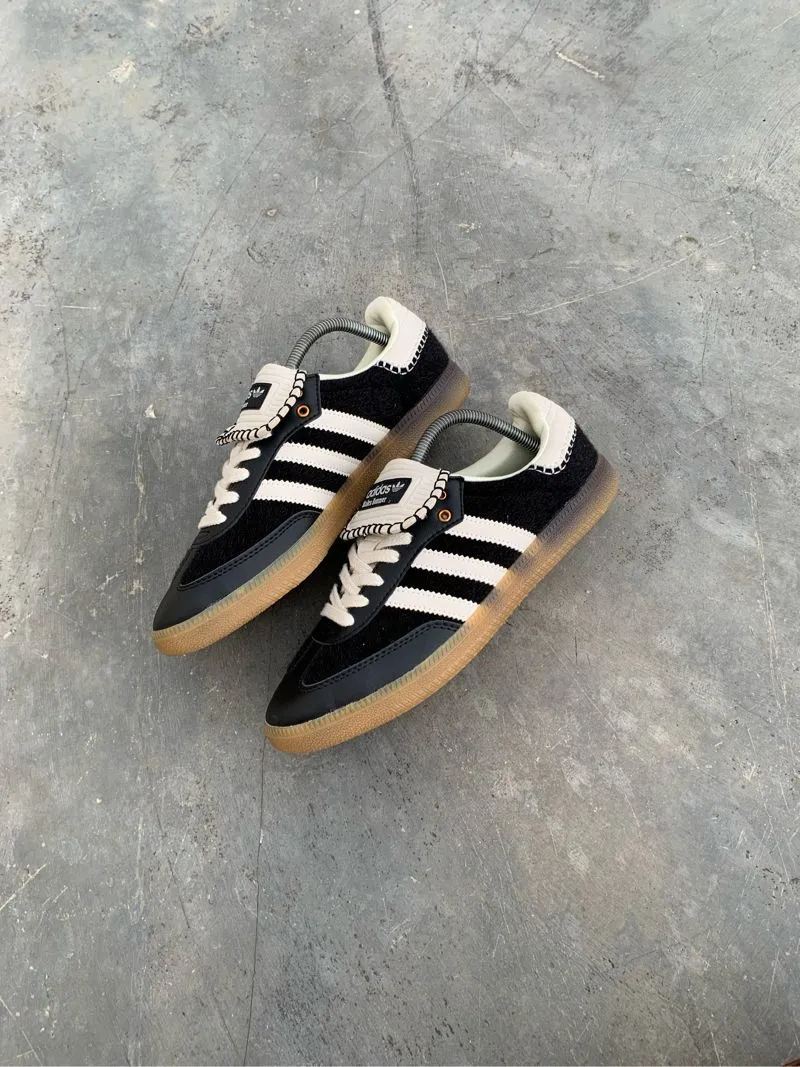 Adidas Streetwear Casual Sneakers Pria white black photo 1