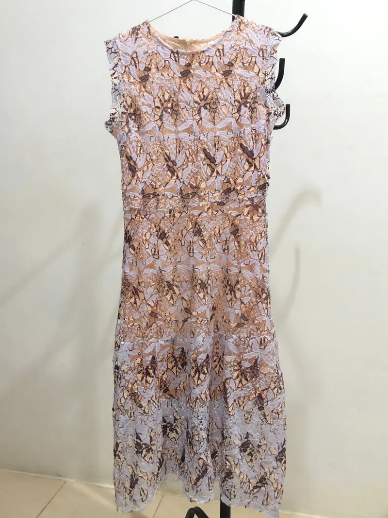 Maxi dress tanpa lengan dengan lace photo 1