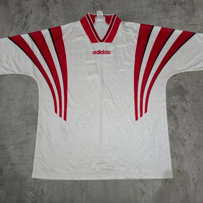 Adidas Y2K Jersey Pria white photo 1
