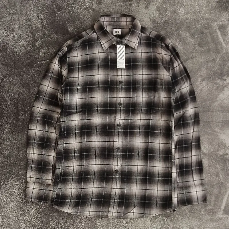 Uniqlo Casual Casual shirt Pria white black photo 1
