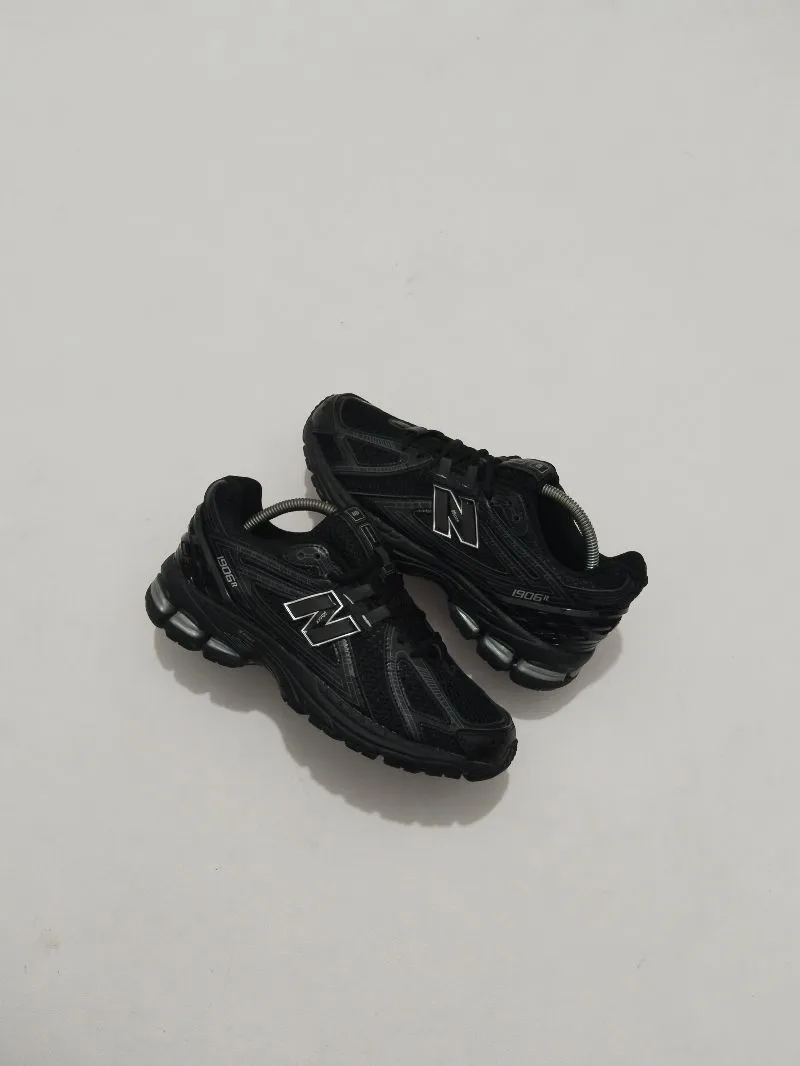 New Balance Casual Sneakers Pria black photo 1