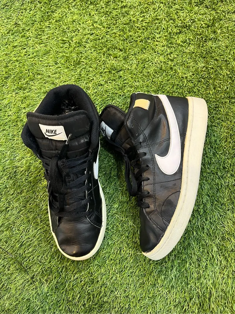 Nike Streetwear Y2K Sneakers Wanita white black photo 1