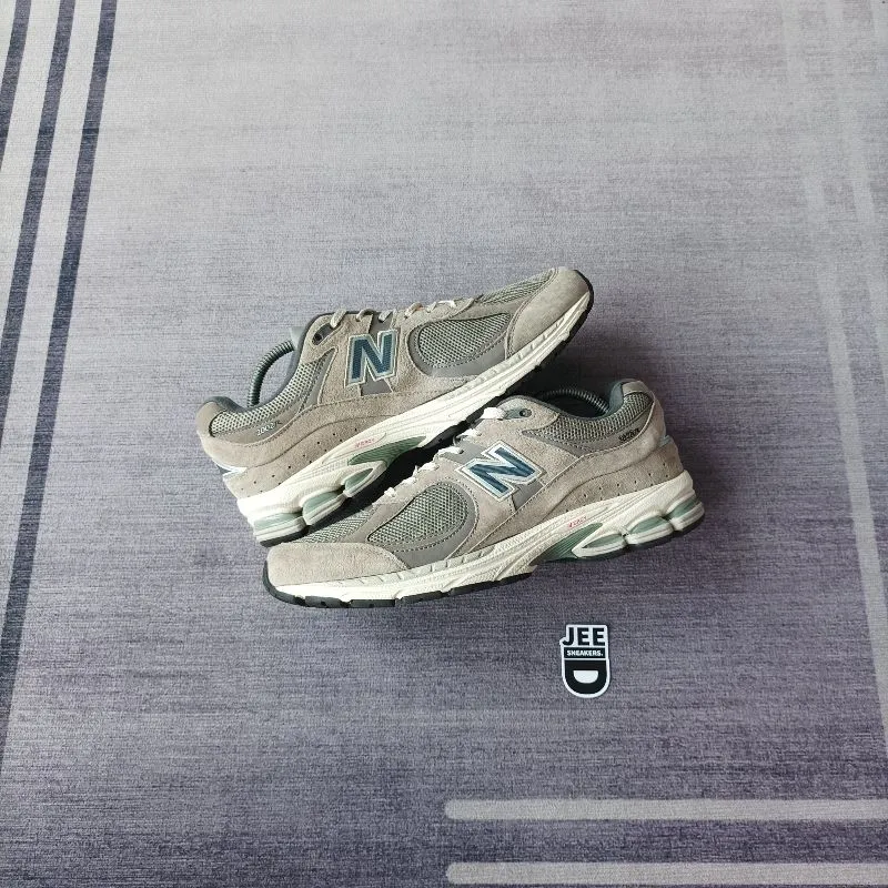 New Balance Casual Sneakers Pria gray photo 1