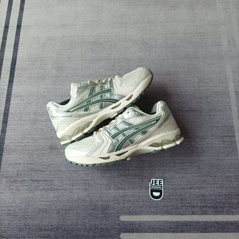 Asics Streetwear Sportswear Sneakers Pria silver green photo 1