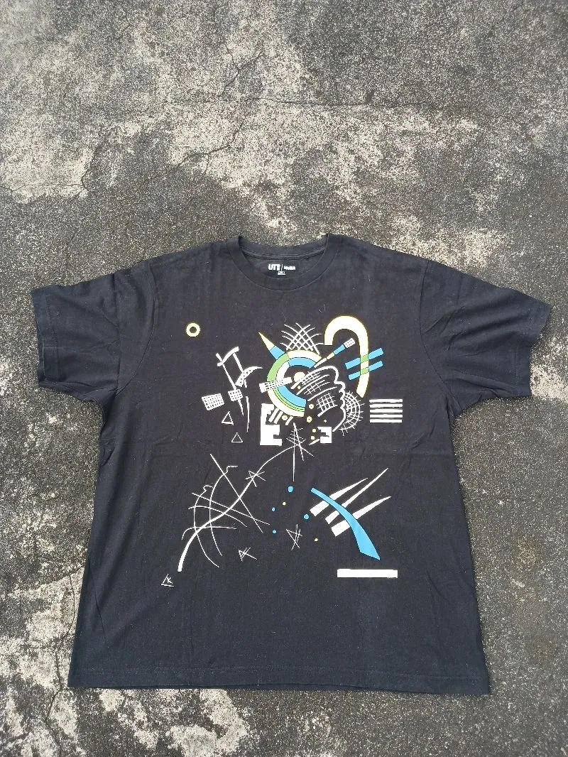 Uniqlo Streetwear T-shirt Pria black photo 1