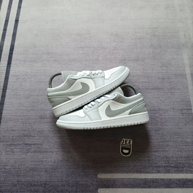 Nike Air Jordan Streetwear Casual Sneakers Wanita white gray photo 1