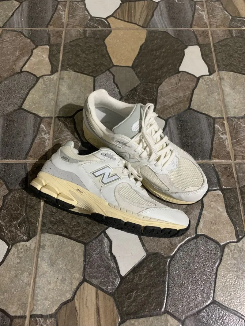 New Balance Minimalist Casual Sneakers Pria white gray photo 1