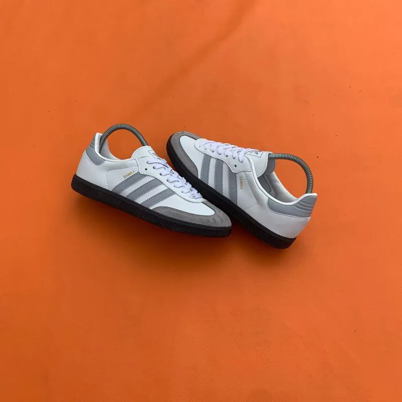 Adidas Streetwear Sneakers Wanita white gray photo 1
