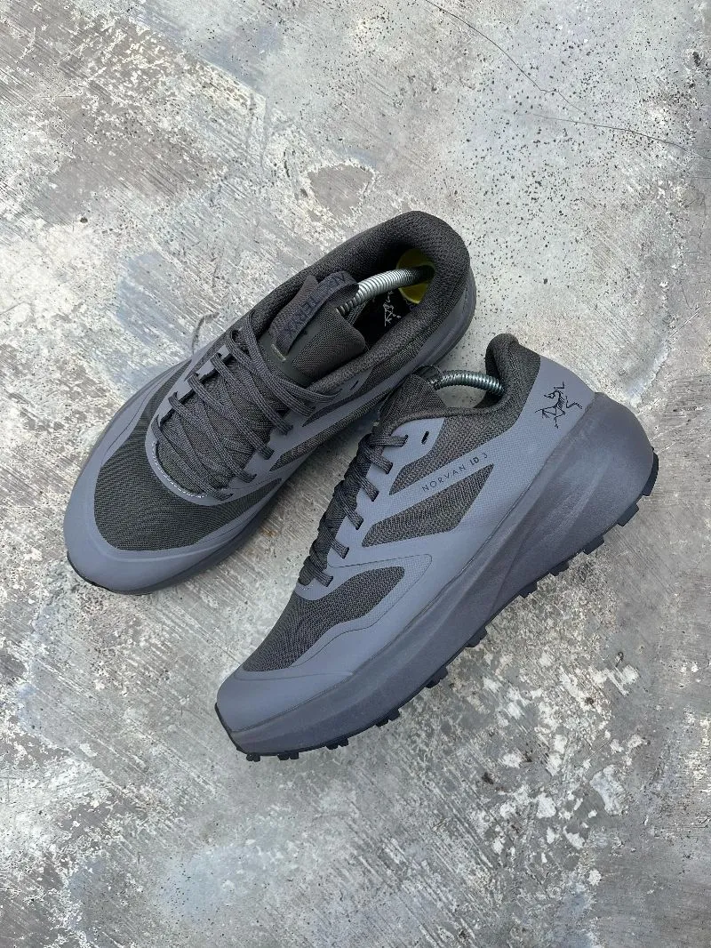 Arc'teryx Streetwear Sneakers Pria gray photo 1